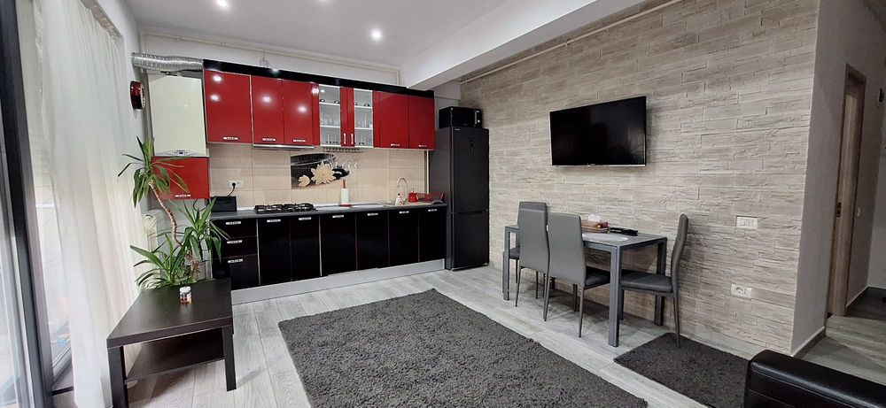 Închiriez apartament