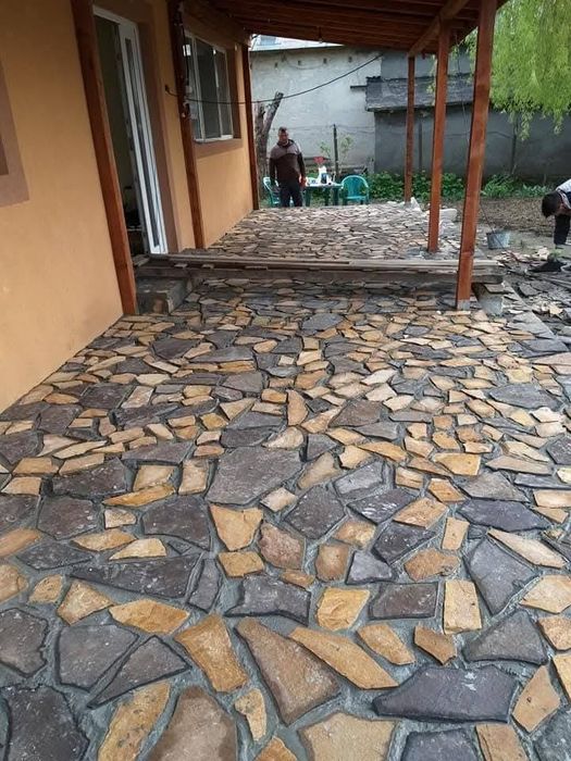 Piatra naturala de munte rezistentă la trafic greu