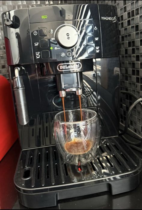 Aparat de cafea automat De’Longhi Magnifica S – stare impecabilă