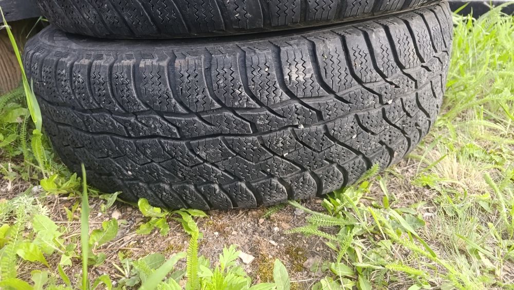 Продам шины 215/65 R16