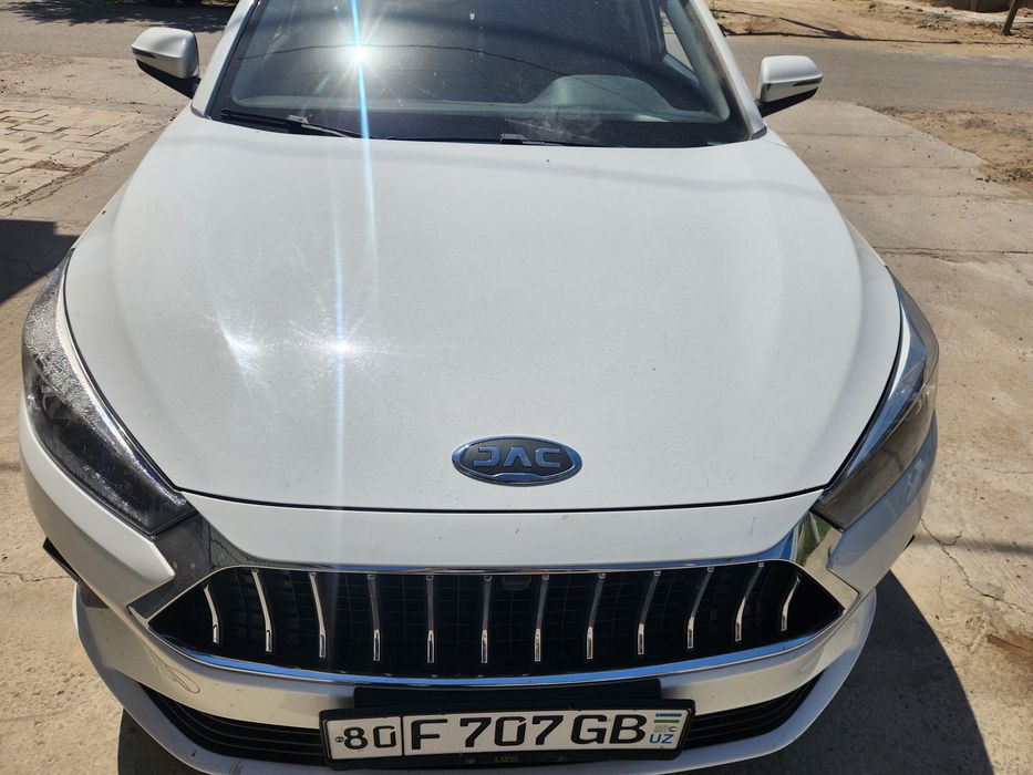 Jac j7 liftbek sotiladi