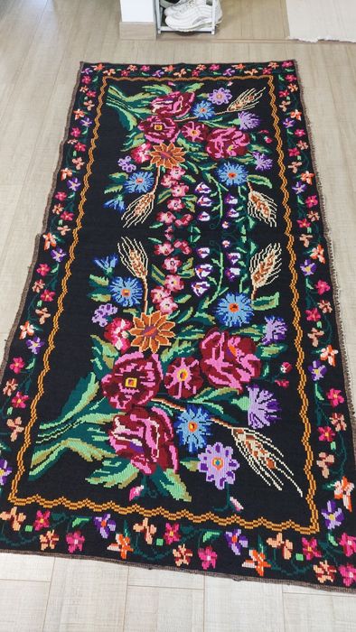 Covoare țesute manual