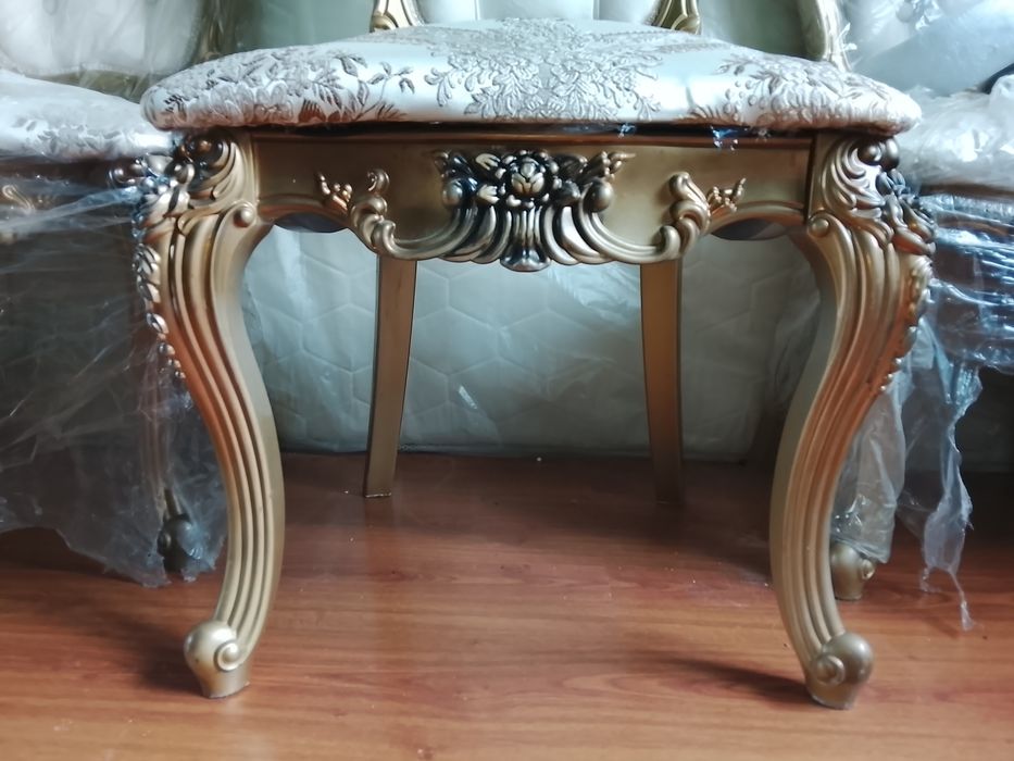 Продам 6 новых стульев