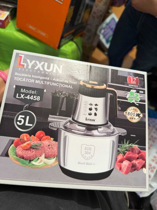 •  Mărunțitor / Tocător carne și legume Lyxun 5 Litri, Putere 1800W