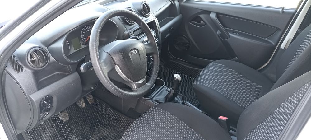 Лада Гранта 2018 , без вложений.