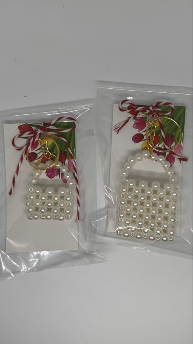 Martisoare breloc lucrate manuale din margele si cristale