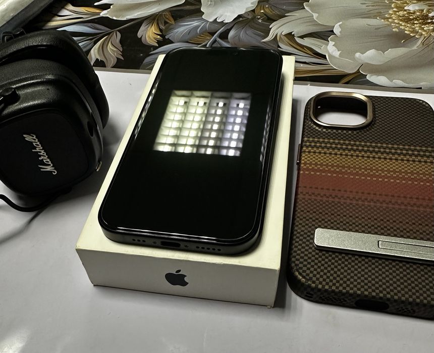 Iphone 15 128 gb / Оригинал Marshall Major 4