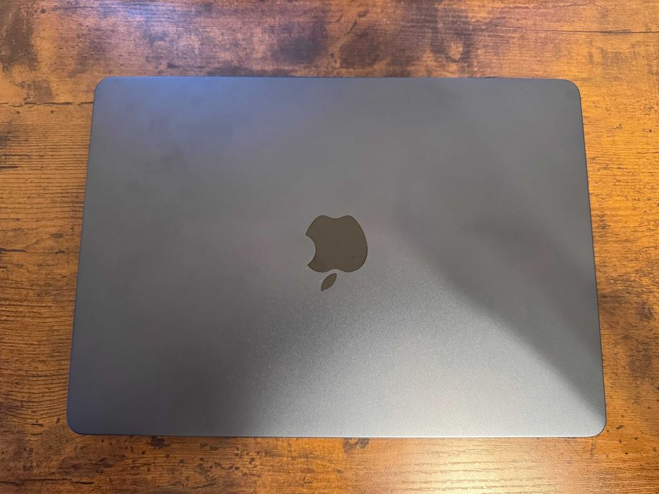 Macbook Air M2 13" 2022 8GB RAM 256GB SSD PUTIN FOLOSIT