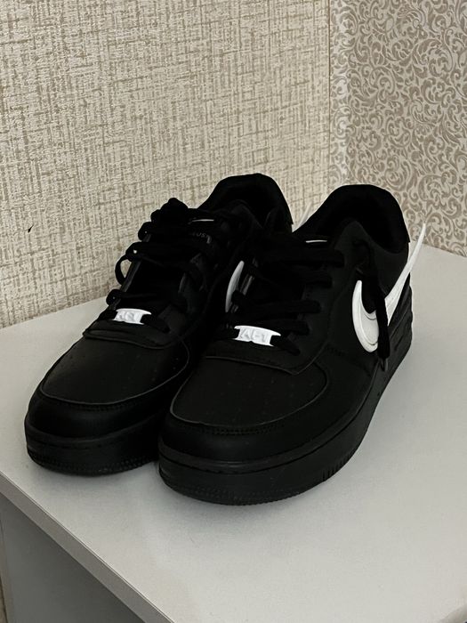 Продам кроссовки Nike Ambush