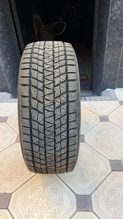 Зимние шины  размер 235/50/18