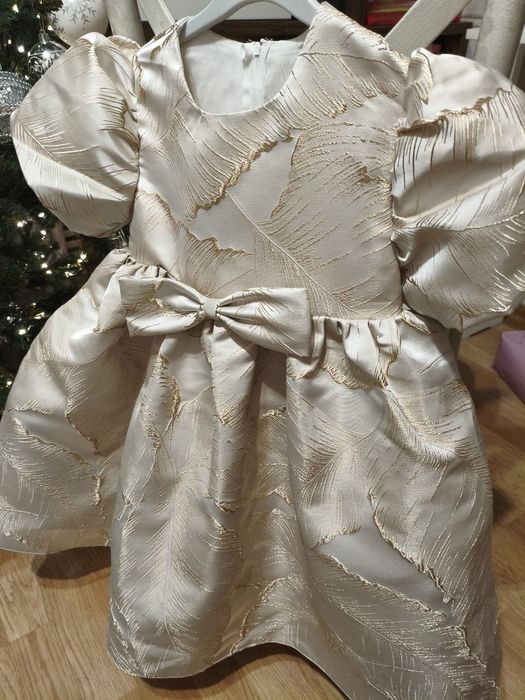 Нарядное платье на девочку