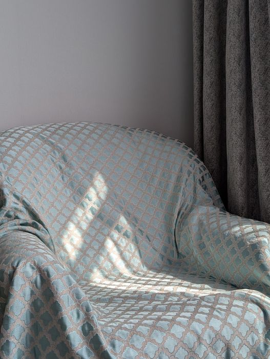 Диван и два кресла.