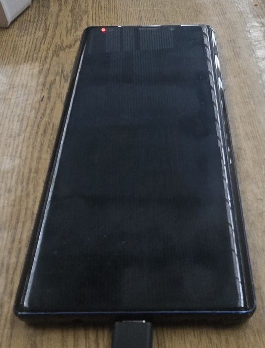 Смартфон SAMSUNG НОТ 9 с писалка о много калъфи