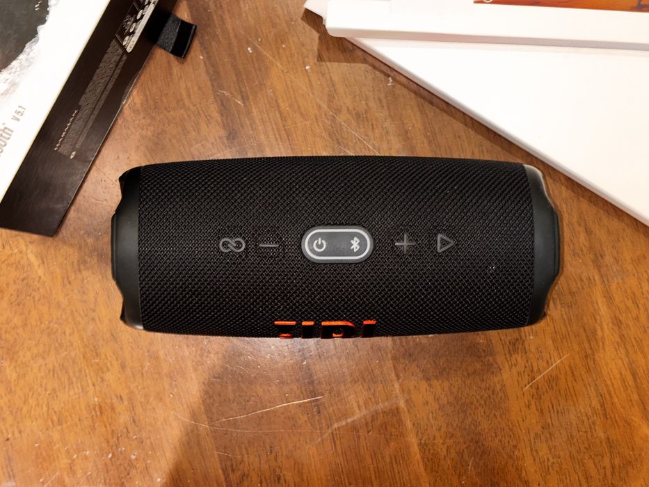 JBL Charge 5 срочно продам