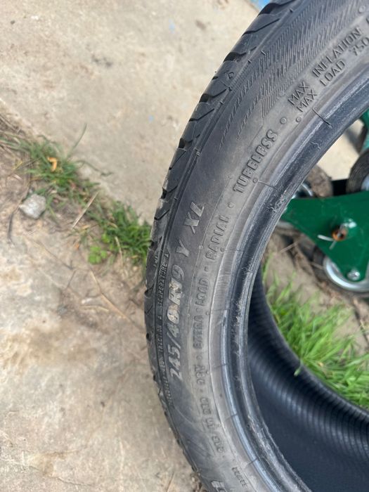 ЛЕТНИ ГУМИ 245/35/19