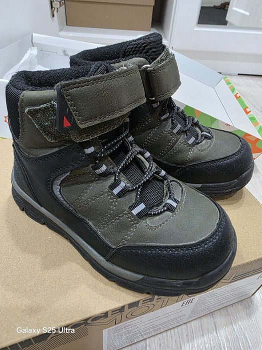 Продам весенние ботинки 27р