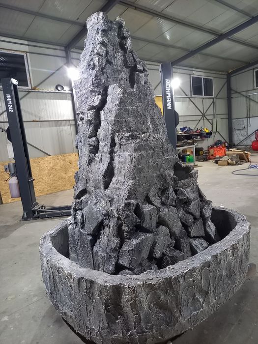 Fantana arteziana/Cascada /Put