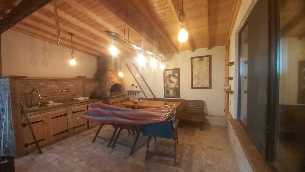 Apart 3 cam. curte proprie, mobilat și utilat. Foișor, loc de parcare.