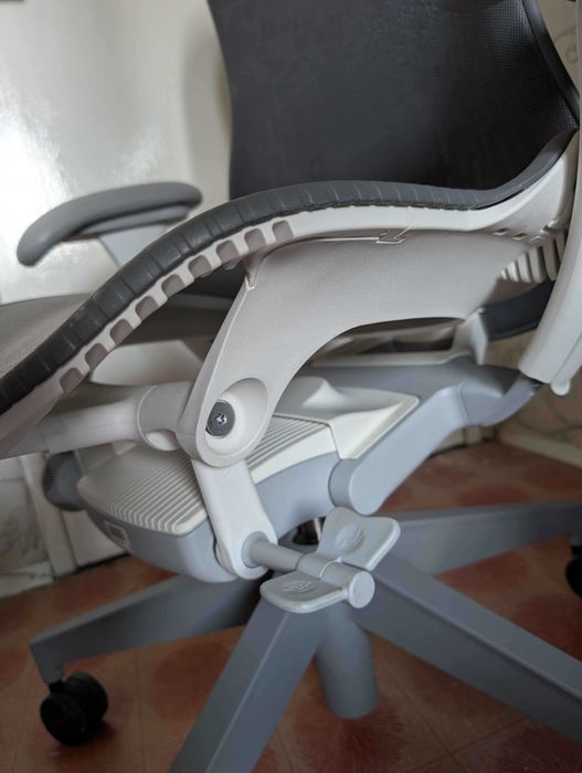 Herman Miller Mirra 2 full option
