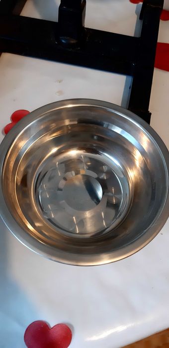 Продаю стойку с мисками для собак