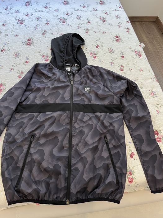 Jacheta barbati Adidas gri, cu fermoar