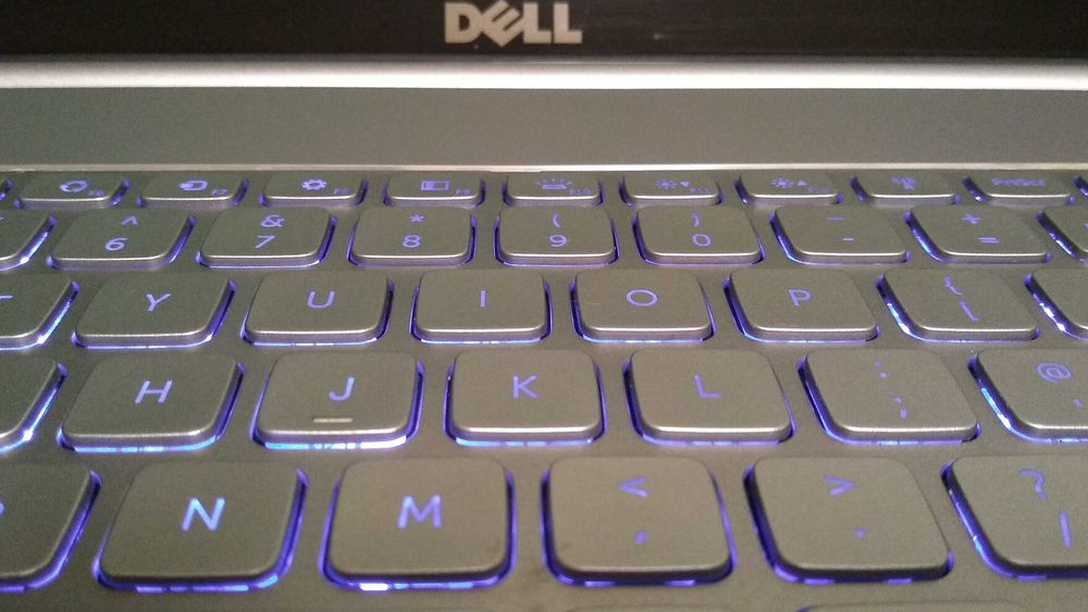 Лаптоп DELL Inspiron 17 7000 Series. i5-5200U. Touch Display. Като нов