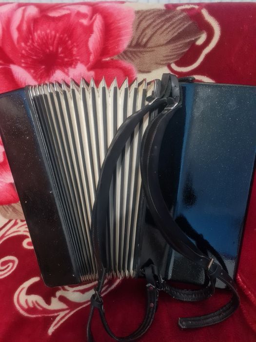 Vând acordeon Weltmaister