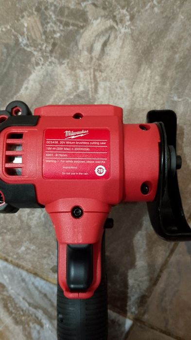 Mini flex milwaukee cu baterie de 6a NOU