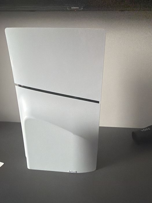 PS5 с  контролер и стойка за зареждане