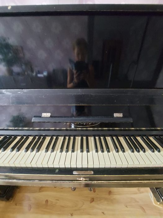 Пианино , клавишный инструмент