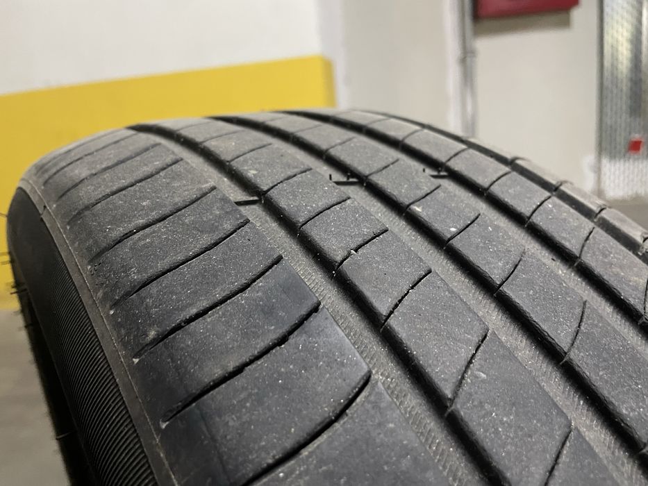 Vand 4 anvelope de vară 215/50 R19 93T