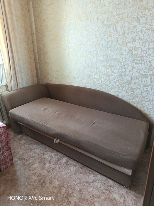 Диваны, шкафы, столы отдам бесплатно