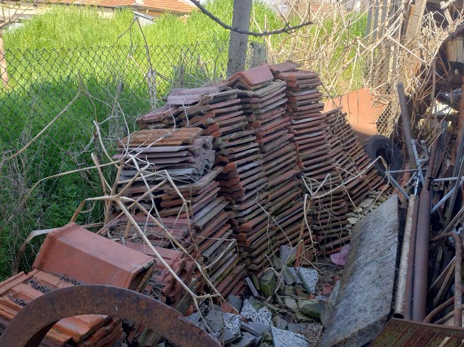 Продавам керемиди!