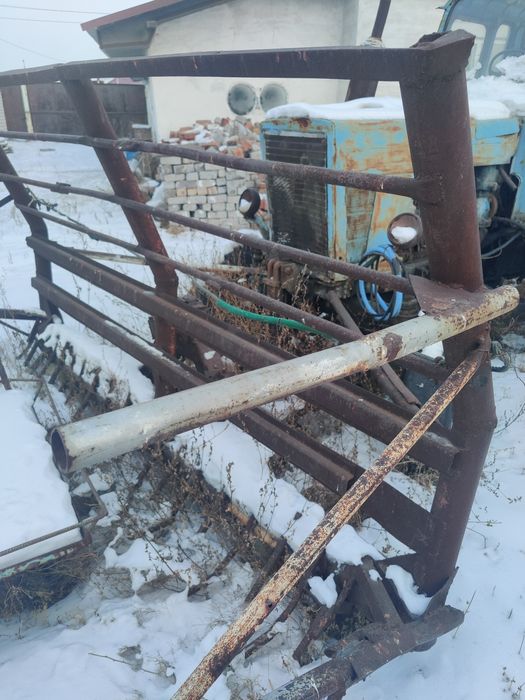 Трактор МТЗ-80 на ходу