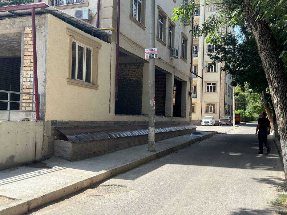 Продается коммерческое помещение в новостройке (1 этаж + подвал).