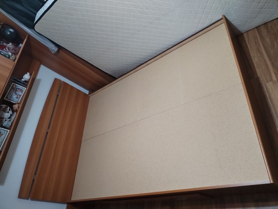 Vând cadru cu șifonier lems, culoare cireș.