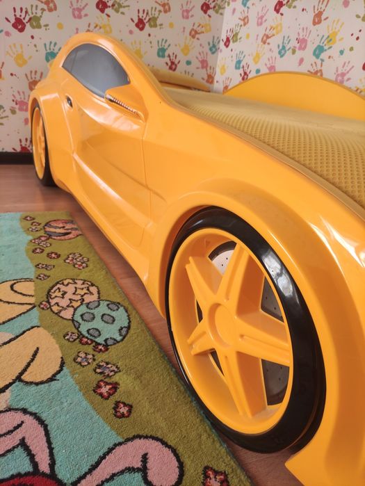 Детская кровать-машина