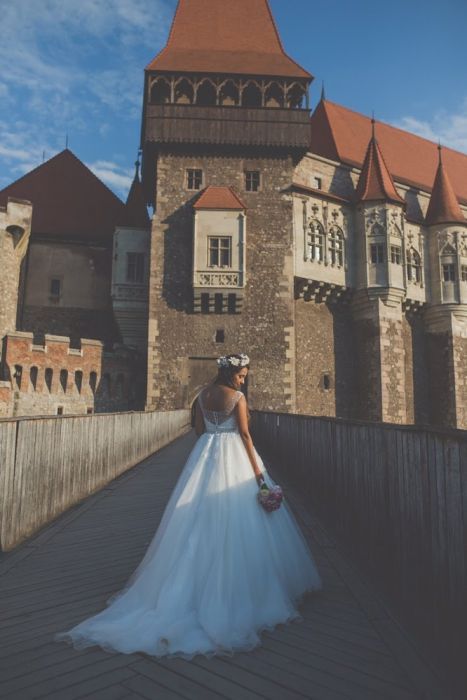 Vand rochie de mireasa cu trena