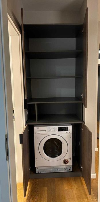 Vând Mobilier Premium de Hol: Dulap banchetă, Dulap umerașe, Dulap