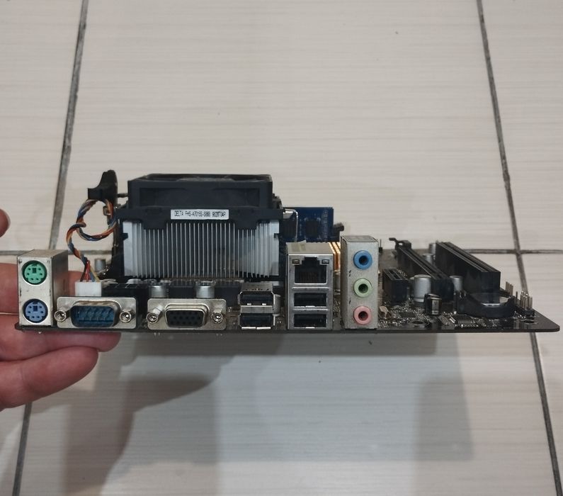 Оборудвано дъно Asrock N68-GS4 FX с AMD FX 4300