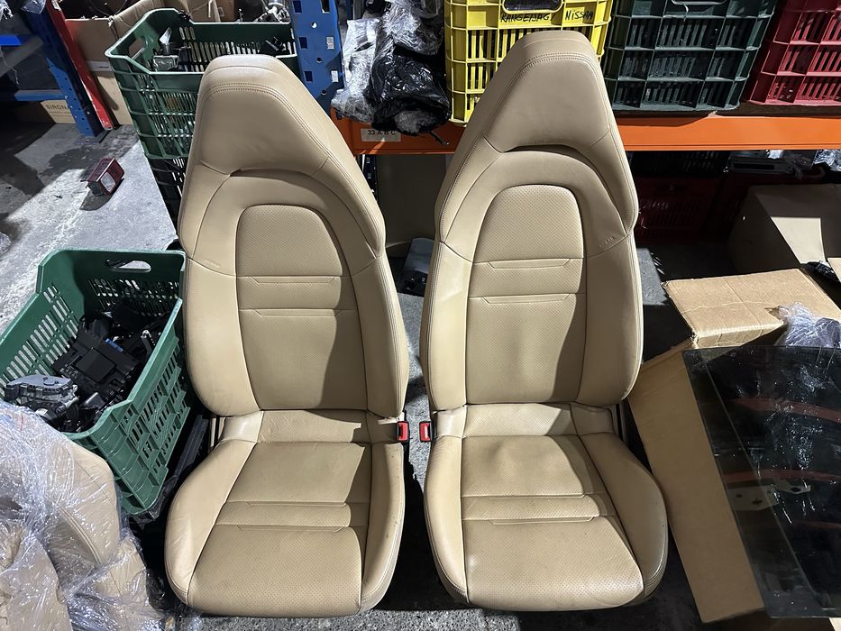 Interior piele Porsche Panamera 971 : Scaune / Banchete / Fete usi