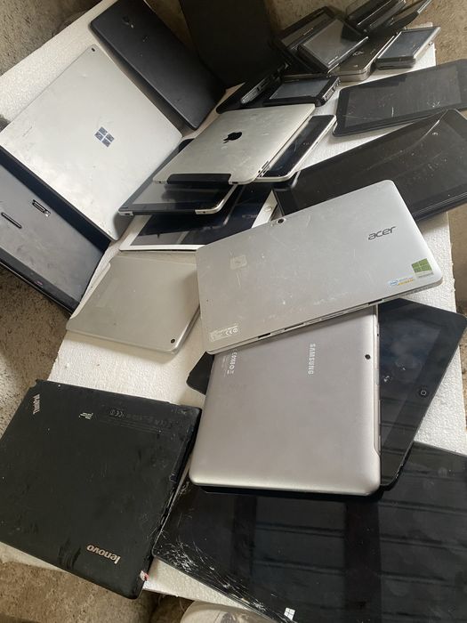 Lot tablete  piese samsung ipad …
