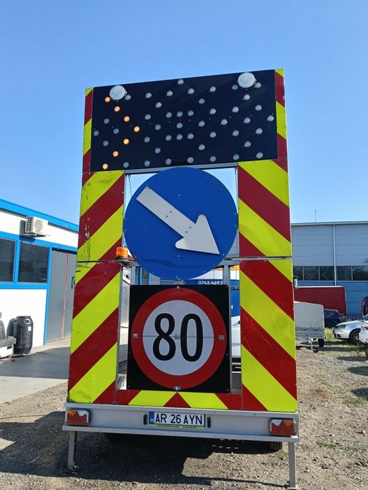 Remorca semnalizare rutiera