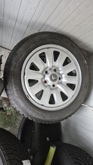 Roti kia 205 55 16 114.3 x 5 cauciucuri iarna