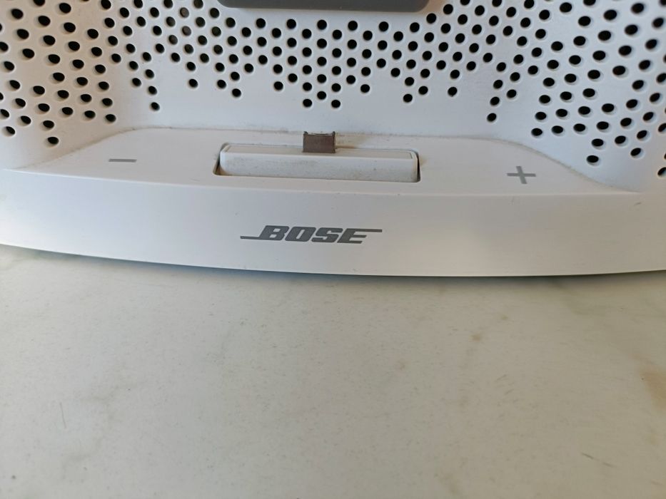 Bose Sounddock XT, boxa activa cu intrare aux in sunet foarte bun