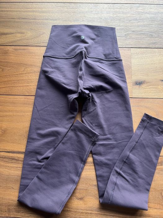 Lululemon клин в тъмно лилав цвят размер XS