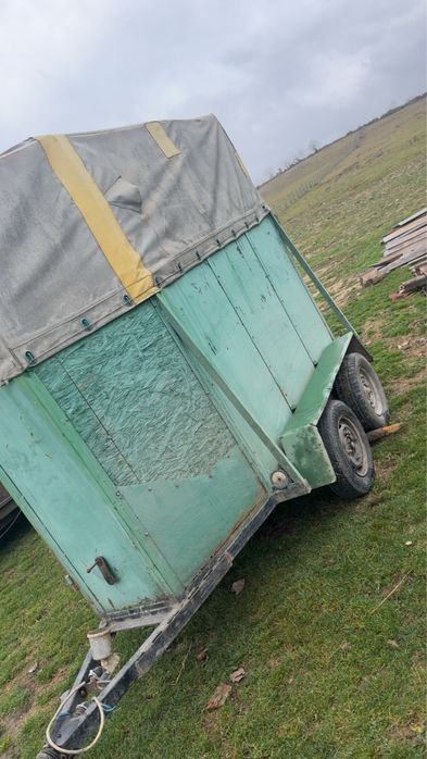 Vand remorca de un cal  530kg