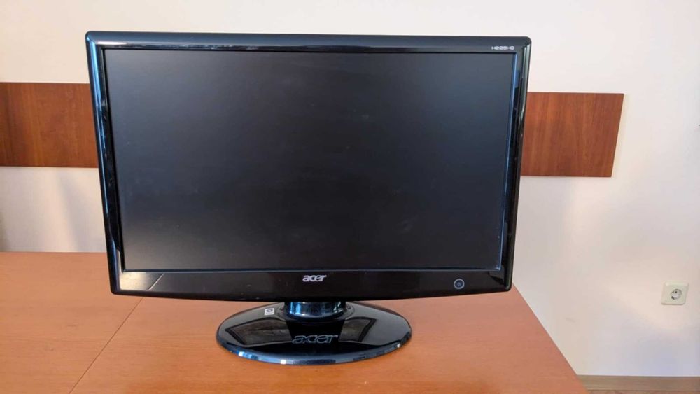 Компютър с монитор и клвавиатура с мишка - Windos 10 Pro