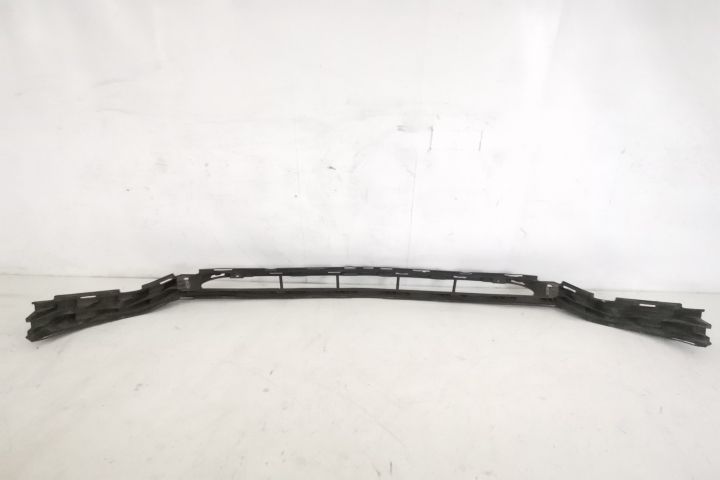 Оригинално долно укрепване на предна броня в добро състояние Мерцедес-