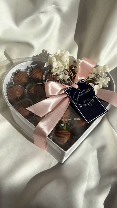 Клубника шоколад. Qulupnay shokolad. Подарки